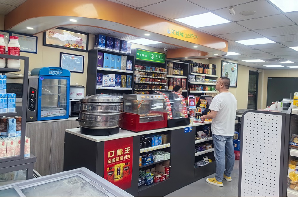 便利店收银台小零食大揭秘：排队结账也能“买买买”？